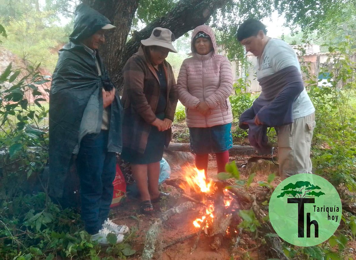 Ante evidencias del inicio de actividades de apertura de caminos y planchada para el pozo exploratorio Domo Oso X3, por IST Ltda y Bolinter, el Comité de Defensa de la Reserva de #Tariquía, cantón #Chiquiacá ha instalado hoy una vigilia ratificando el rechazo de las comunidades.