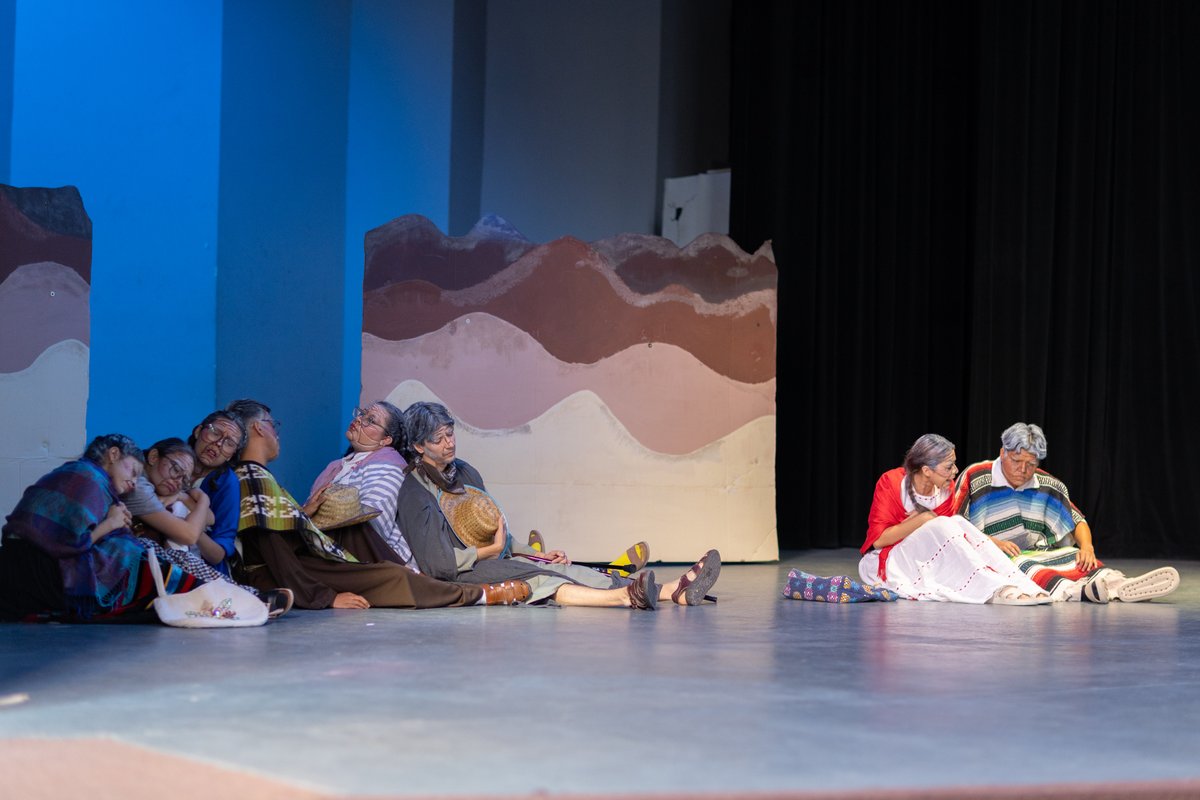 Este fin de semana se presentó la obra "La última y nos vamos" con la participación de estudiantes de la <a href="/FAE_UANL/">Artes Escénicas</a> .  Se realizó la entrega del reconocimiento a Virginia del Río Vargas,  ganadora del Certamen Nacional de Pastorela UANL 2025.