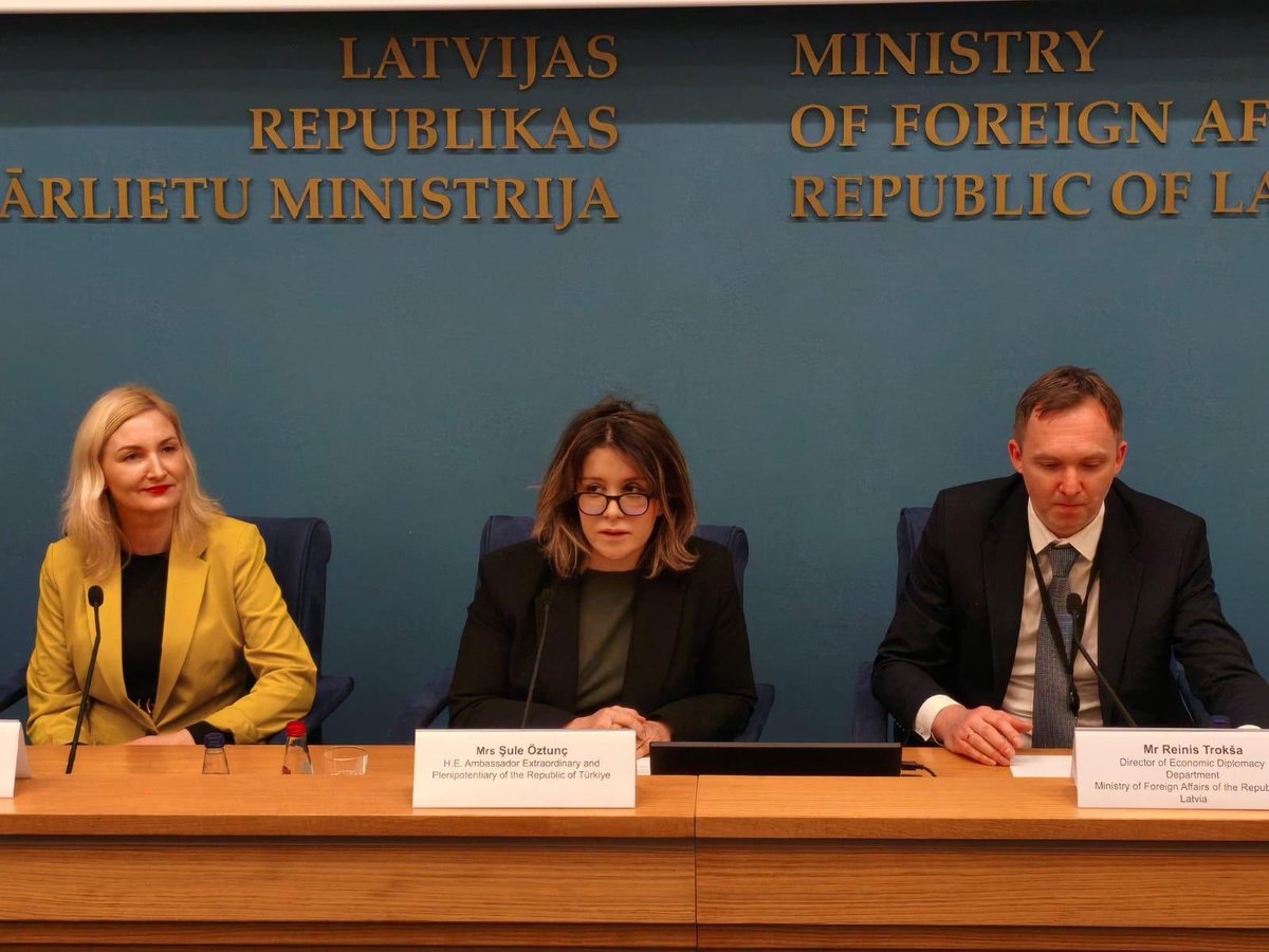 Gaziantep Ticaret Odası Başkan Yardımcısı Kerim Akdoğan başkanlığındaki işinsanlarımızdan oluşan ticaret heyetimiz 8 Aralık 2025 tarihinde Letonya’yı ziyaret ederek Letonya Dışişleri Bakanlığı evsahipliğindeki “How to do Business in Latvia” başlıklı seminere iştirak etmiştir.