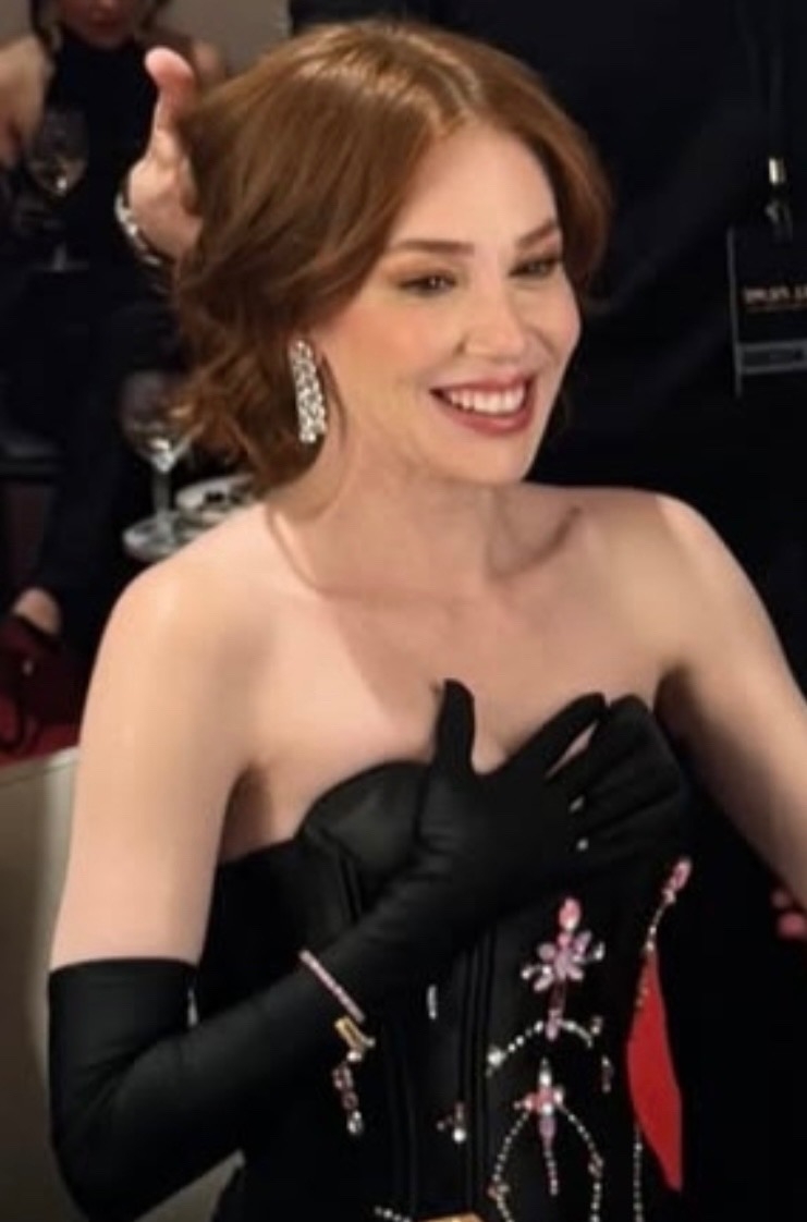 #ElçinSangu милая, ты забыла о своих фанатах? Порадуй пожалуйста нас новыми фото и видео, скучаем по тебе. Ты же знаешь как твой голос, твоя улыбка и смех, твоё прекрасное лицо придает нам силы, дает надежду, каждое твое обновление как лучик солнца в пасмурные дни🌤️Любим и ждем🧡
