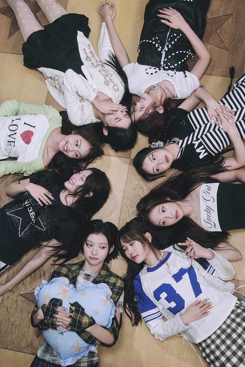 nctpopbase's tweet image. WayV’s KUN mentioned in his live today that he’s been writing a lot of songs recently and even wrote a song for Hearts2Hearts that was very well received but unfortunately not released! Hopefully in the future we’ll be able to hear one of his sibling groups perform a song written…