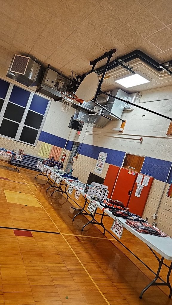 M19_MES's tweet image. Santa's Kottage is open at Mascoutah Elementary this week! Students are shopping today, tomorrow and Wednesday during their scheduled PE time. Santa's Kottage will be open Wednesday evening during Pancakes with Santa from 5-6 pm.