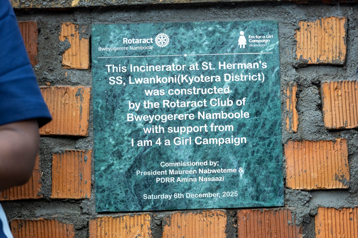 Destadia's tweet image. What an amazing weekend in Lwankoni, Kyotera.
Empowered!! Incinerator constructed with love &amp;amp; support from #IamForAGirl campaign 💪🏽 Safe disposal, brighter futures.

#DestadiaPR
#RotaryEyamba
#DeservingHopePhaseV