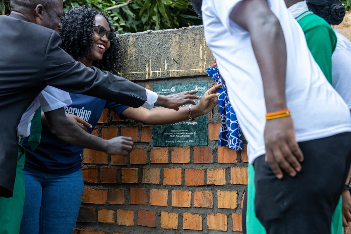 Destadia's tweet image. What an amazing weekend in Lwankoni, Kyotera.
Empowered!! Incinerator constructed with love &amp;amp; support from #IamForAGirl campaign 💪🏽 Safe disposal, brighter futures.

#DestadiaPR
#RotaryEyamba
#DeservingHopePhaseV