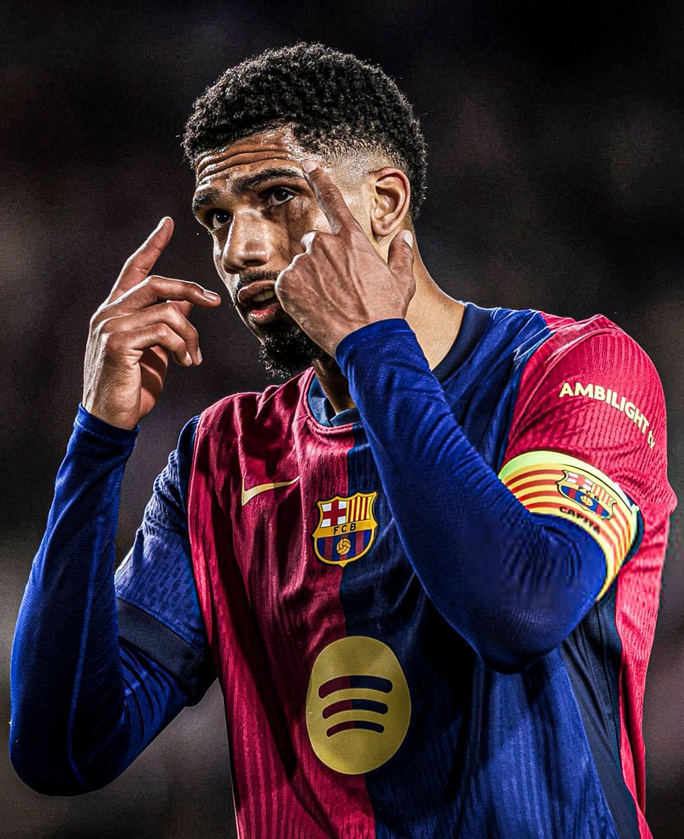 AtaqueFutbolero's tweet image. ‼️🇺🇾 Ronald Araújo está en MUY MAL ESTADO y la situación es MÁS GRAVE de lo que se cree.

⚠️ Incluso, es posible que NUNCA MÁS VUELVA A JUGAR EN EL BARÇA.

Hace una semana que no se entrena, después de pedir LICENCIA POR TIEMPO INDETERMINADO. ⛔️

[@partidazocope]