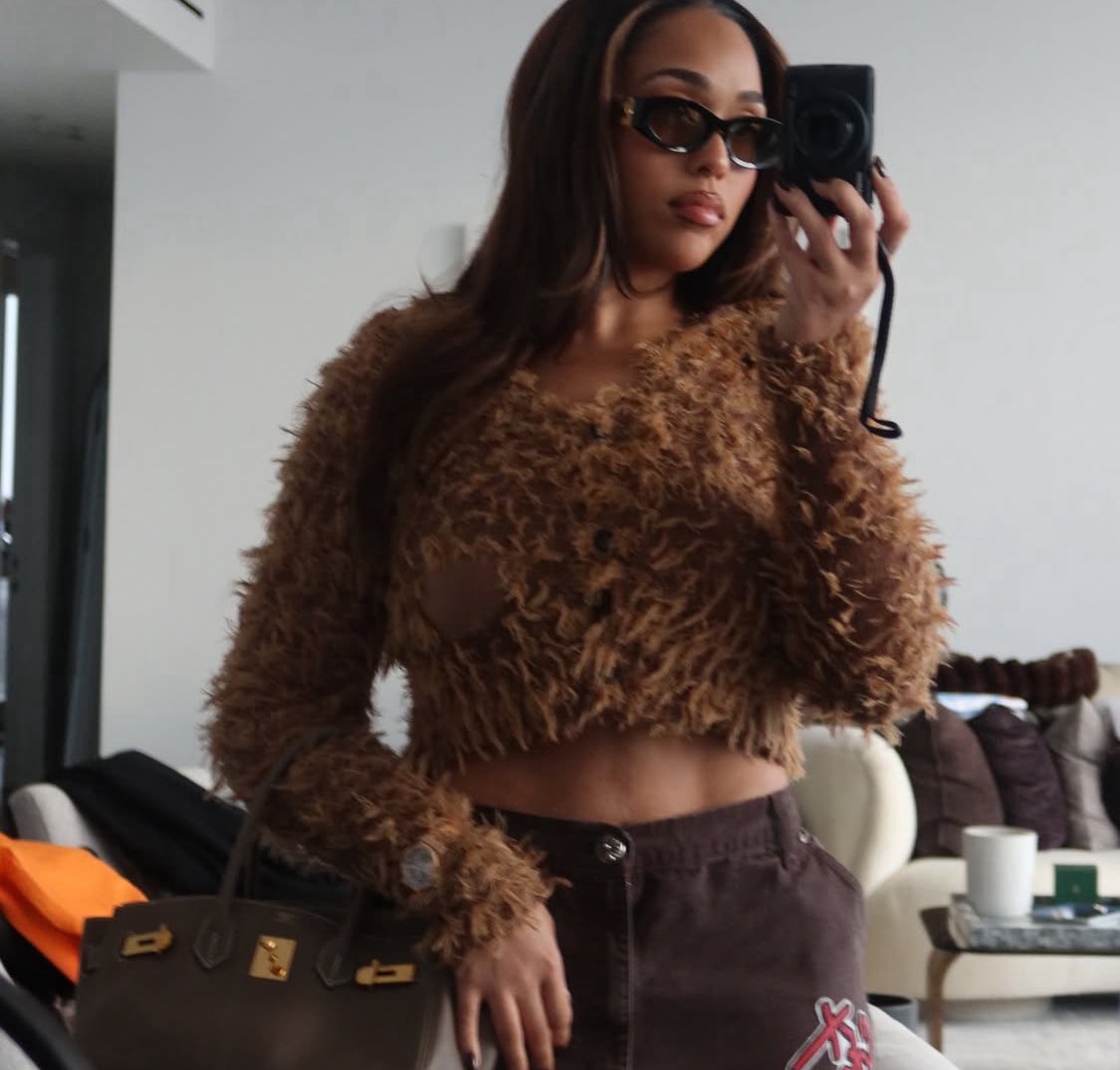 spicybratz_'s tweet image. brown or grey