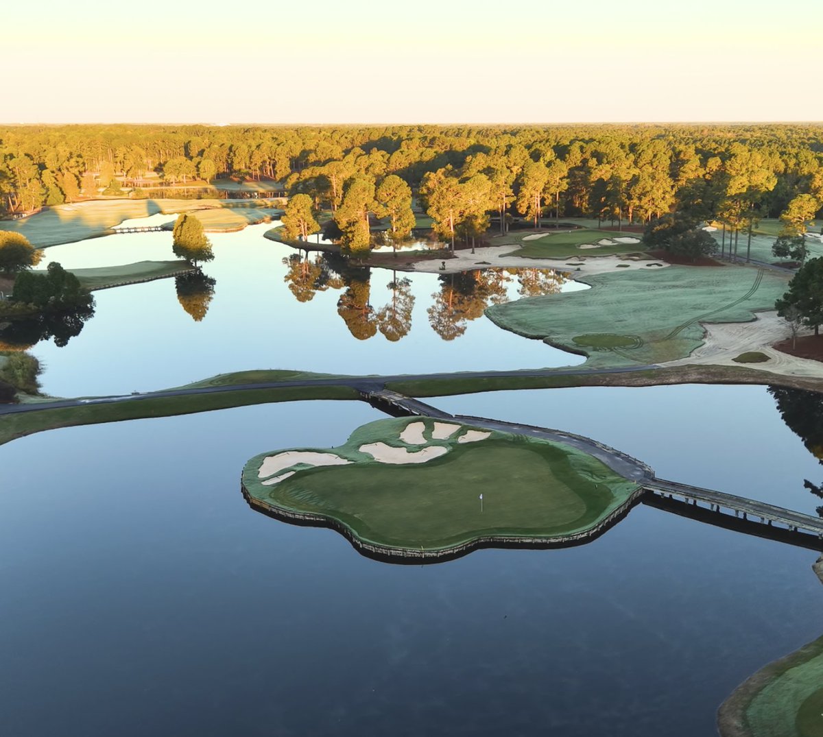 CYNTPgolf's tweet image. This might be one of the best bang for your buck golf trips we’ve seen...

Myrtle Beach for 3 nights and 4 rounds of golf:
$679 🤯👀 check out the itinerary ⬇️

Courses:
1. King’s North at Myrtle Beach National (Arnold Palmer Design, one of the best in the area)

2.…