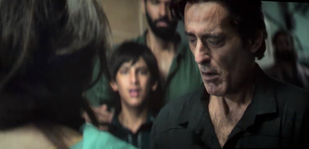 ffspari's tweet image. Both the female leads legit slap men and they don&apos;t even react. This woman wouldn&apos;t have even watched Dhurandhar but as usual making lame points to play woman card which has no relation with the movie