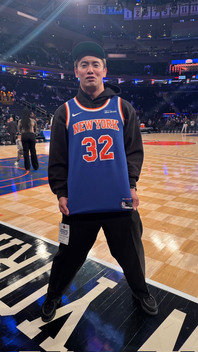 *Action Bronson voice*

I'm at the Garden sitting next to Kazuchika Okada

Hit the pose courtside, the Rainmaker