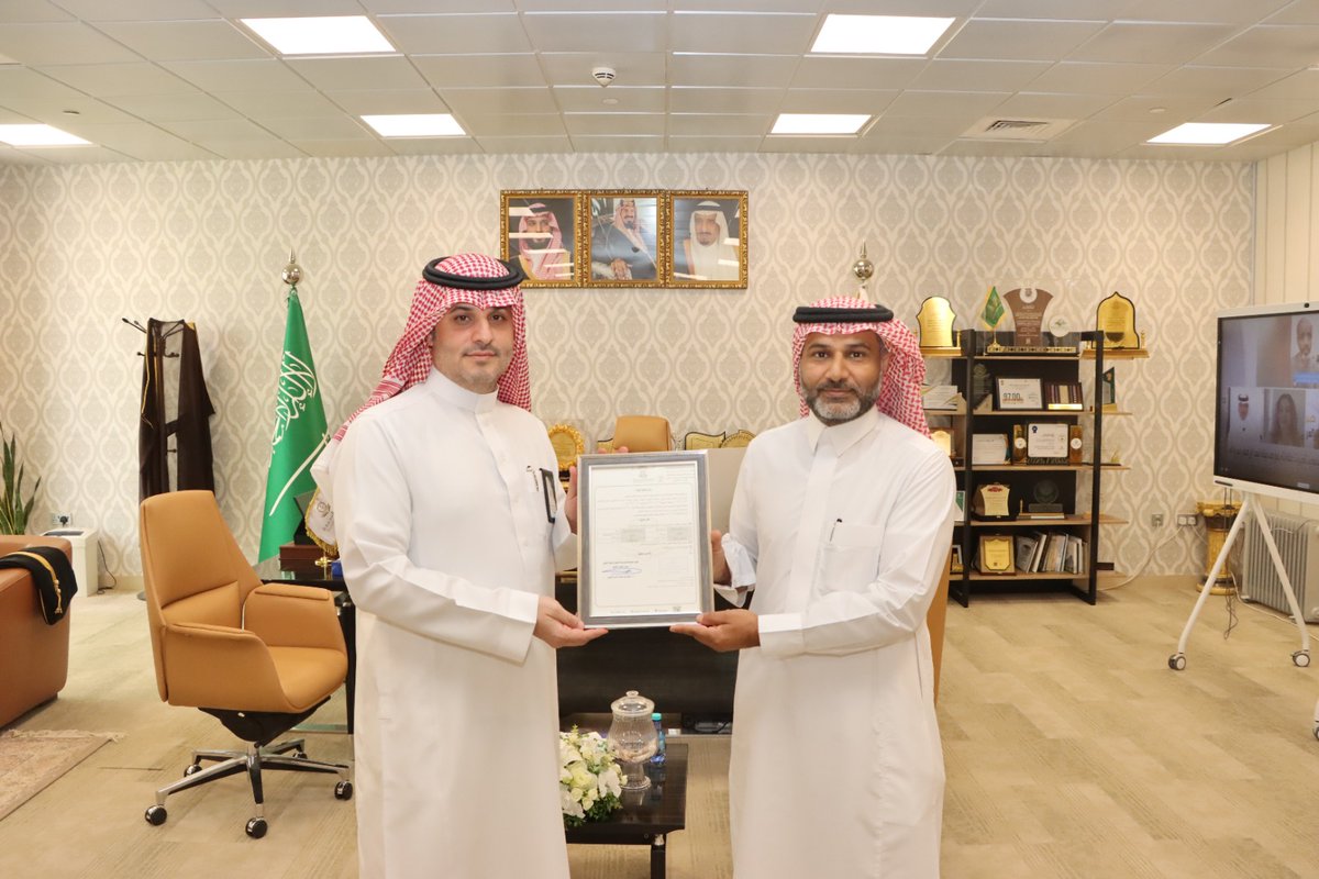 ima804's tweet image. يسرّني أن نرفع لسعادتكم أصدق عبارات الشكر والامتنان على ما أبديتموه من دعم وتحفيز عبر احتفالكم الكريم بالترقية إلى رتبة أستاذ، وما جسّدتموه من روحٍ قيادية تؤمن بأن المنجز يستحق أن يُحتفى به، وأن التقدير أحد أهم روافد بيئة العمل الإيجابية والملهمة.

لقد كان لهذا الاحتفال أثر بالغ…