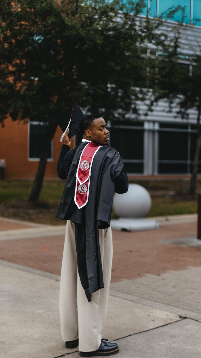 QuithJa's tweet photo. NEW GRADUATE ON THE SCENE!
FIRST DEGREE WAS TOO EASY. IM GOING BACK FOR SECONDS.
#TSUGRAD25 https://t.co/BycDwiP0b6