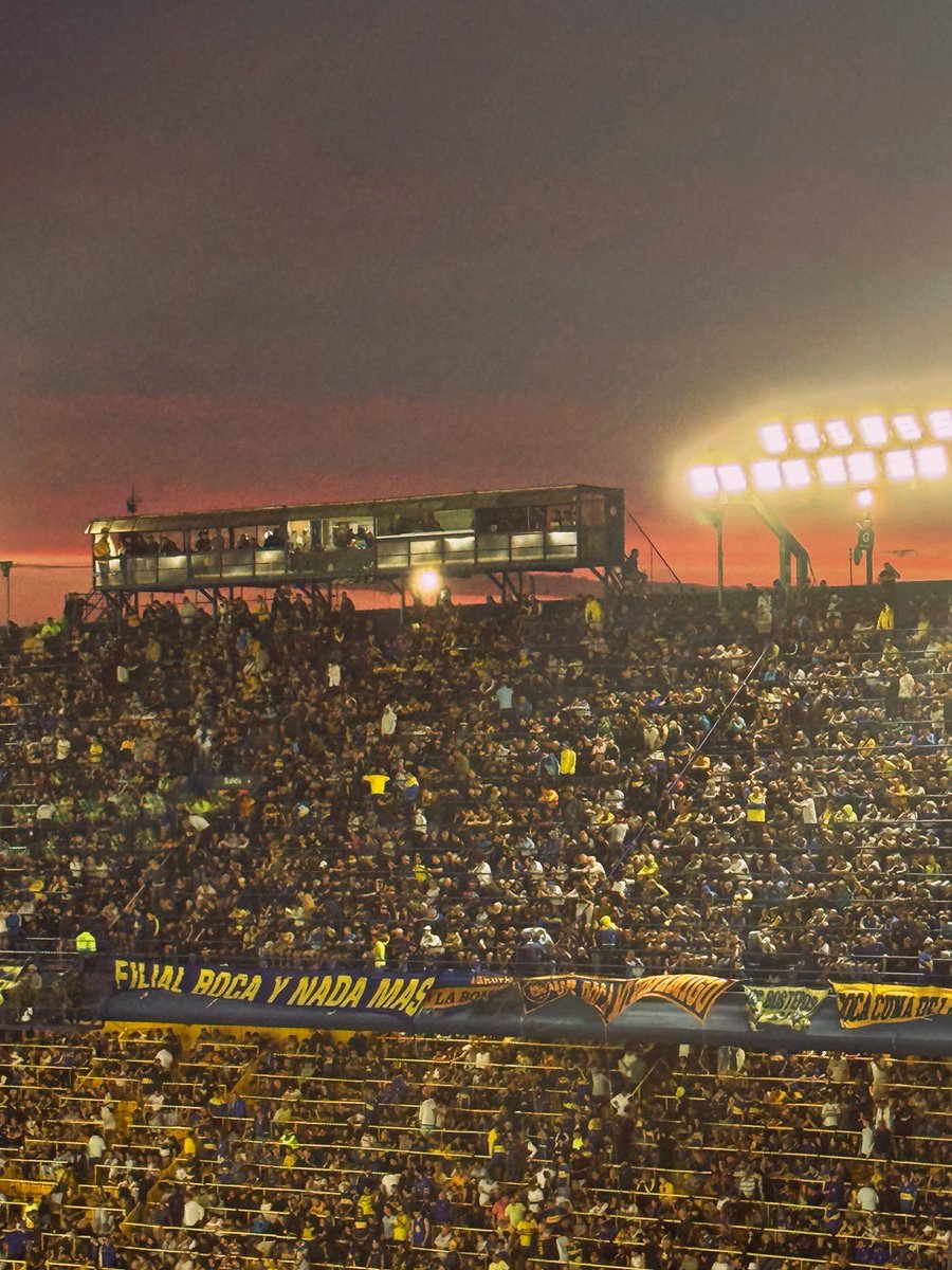 lolabj_'s tweet photo. Más allá de toda explicación 💙💛 https://t.co/hf1PmG9NYZ