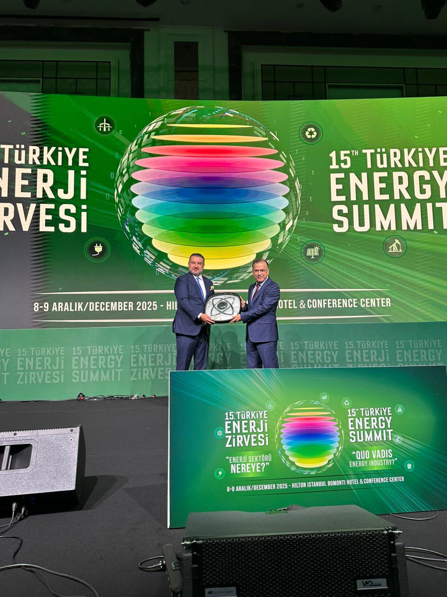 15. Türkiye Enerji Zirvesi’nde ülkemizin enerji vizyonuna katkı sunan değerli paydaşlarla bir araya geldik. Enerji dönüşümü, sürdürülebilirlik ve güçlü altyapı hedeflerimiz doğrultusunda yapılan çalışmaları paylaşmaktan büyük onur duydum.