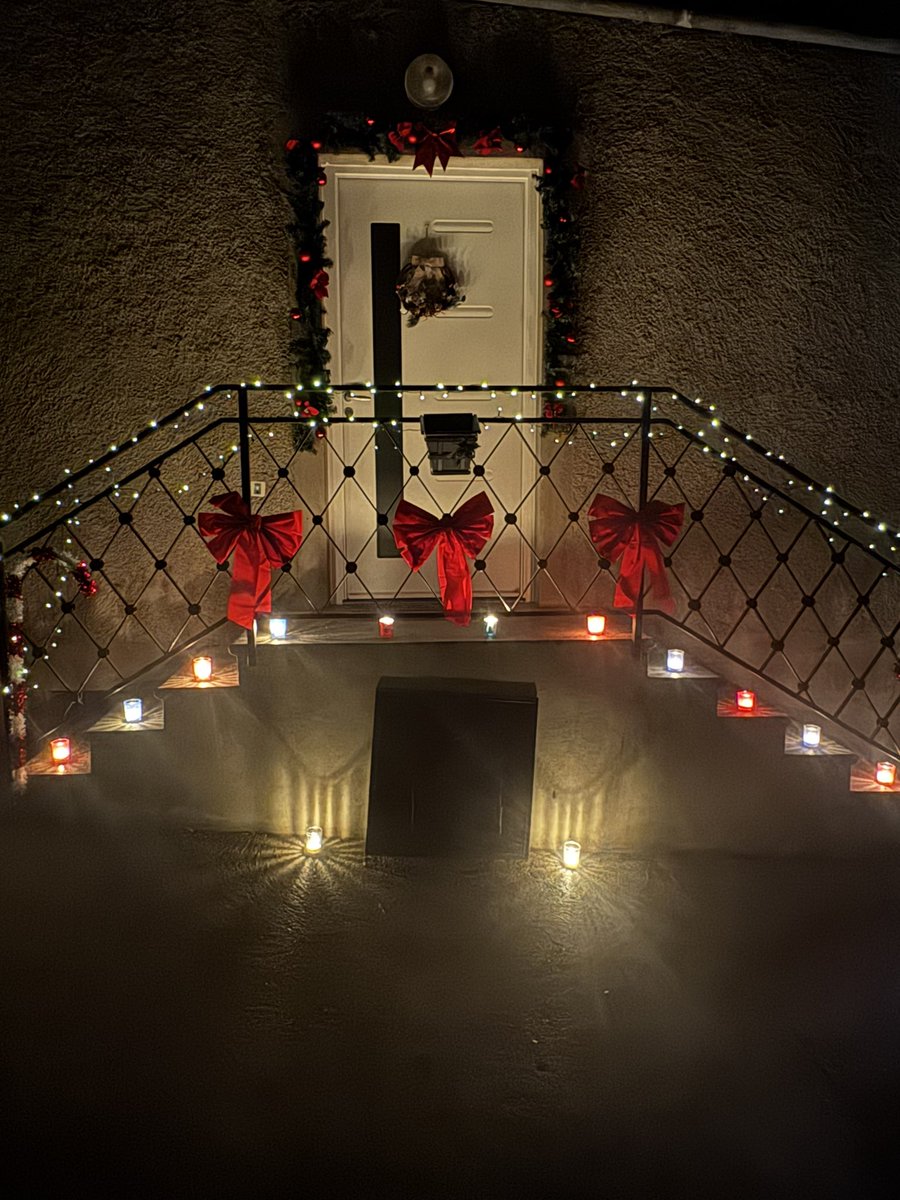 CedricPignal's tweet photo. Que nos traditions perdurent.
Merci Marie 🕯️
Bonne fête à tous les lyonnais
#MerciMarie #8décembre #Lyon https://t.co/w9dRe9FpAA