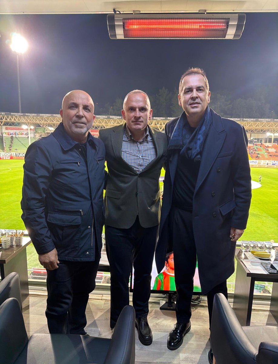 Süper Lig’in 15. haftasında, şehrimizin takımları Alanyaspor – Antalyaspor karşılaşmasını tribünden takip ediyoruz.

Fair play ruhunun ön planda olduğu bir mücadele olması temennisiyle; her iki takımımıza da başarılar diliyorum.