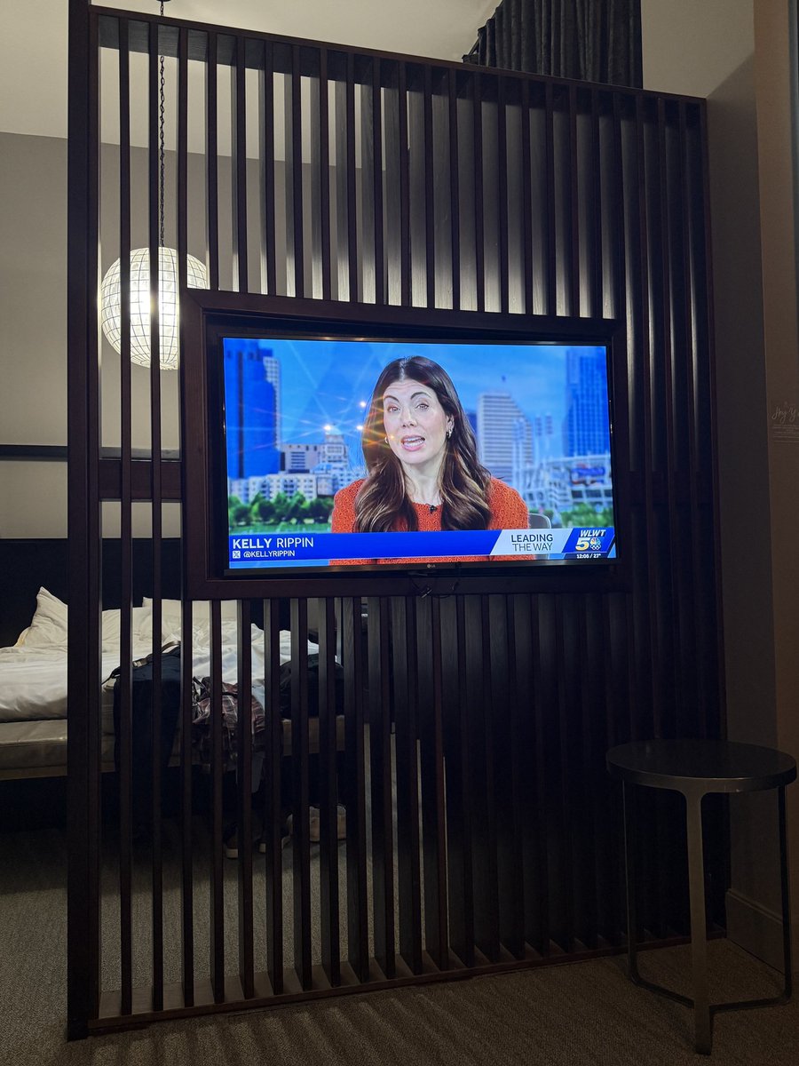 theMattyPenny's tweet photo. Fly up to Cincy from Nashville for the Heart concert tonight, watching the news and a familiar face graces it! It’s cold up here @KellyRippin, hopefully the manfriend is still caught on to replacing the TP! 🤣 https://t.co/ZuJbiyZ3Xy