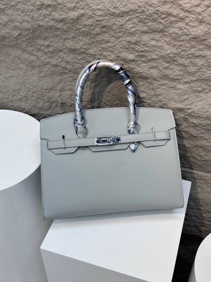 EsthyCollection's tweet image. This bag is very beautiful 😍 

Available in displayed colors

Price 19,000

Available for pickup/ delivery 

Kindly retweet