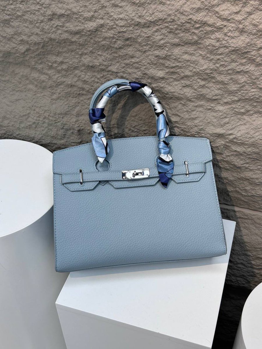 EsthyCollection's tweet image. This bag is very beautiful 😍 

Available in displayed colors

Price 19,000

Available for pickup/ delivery 

Kindly retweet