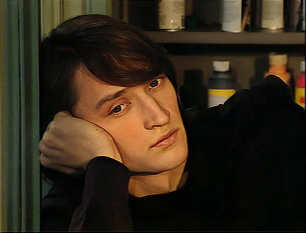 Смотрю на него сто часов. Хочу быть им или хочу быть с ним?