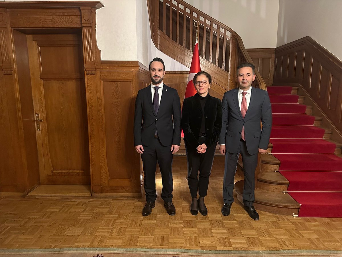 UID İsviçre Bölge Başkanımız Sayın Yasin Karacaoğlu, önceki dönem Başkanımız Sayın Murat Şahin ve yönetim kurulu üyelerimiz, Bern Büyükelçimiz Sayın Şebnem İncesu Hanımefendiyi ziyaret ettiler. Nazik kabulleri için kendilerine teşekkür ederiz. #Uidisvicre