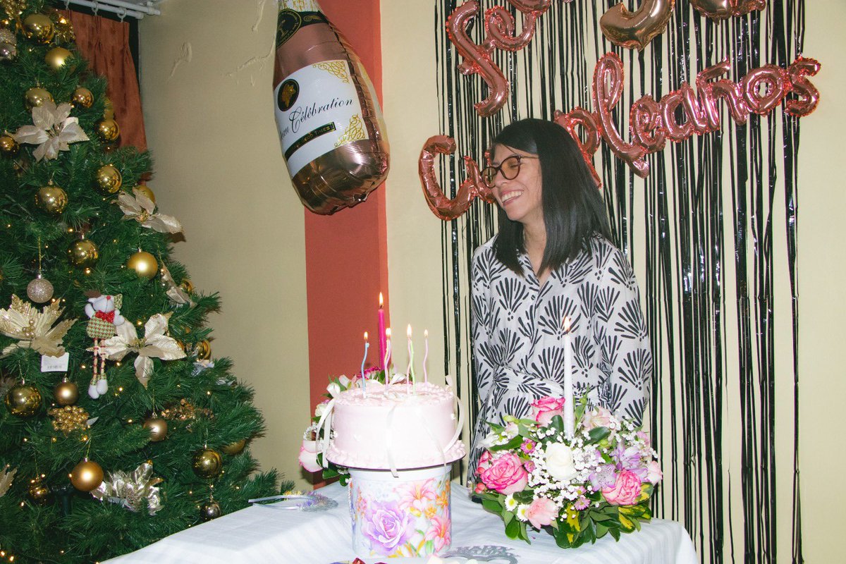 PameElizalde's tweet photo. Pame feliz y chinita..cumplí 30..tenía muchísimas ganas de celebrar y divertirme. Gracias a mi bichicuelito, mi ñaño bebé, mi familia quiteña y mis amigos curitas pasé un día maravilloso!  Extrañando siempre a mi familia en Merca y Gye, pero mientras haya vida, hay esperanza🥳❤️ https://t.co/8DUBwcTKbm