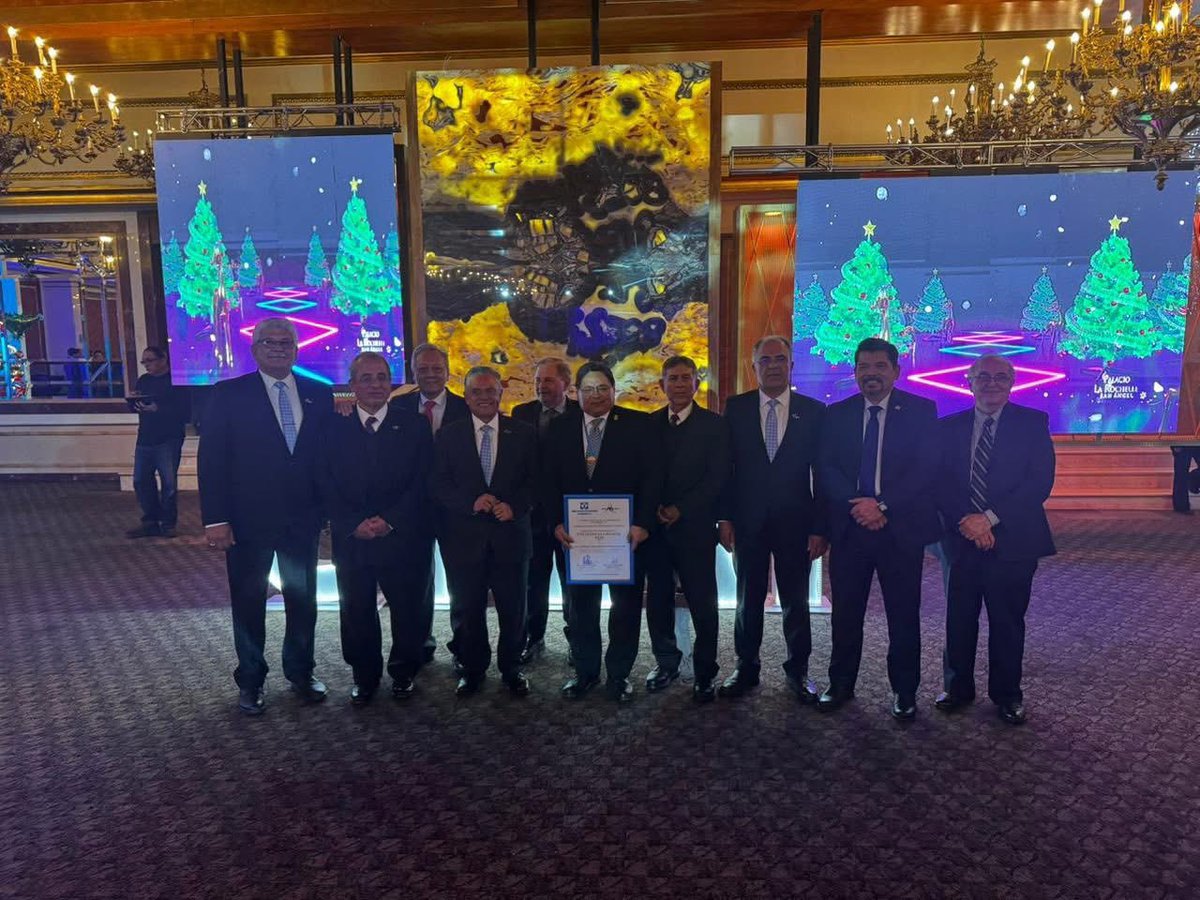 La FEMCIC estuvo presente en la Conmemoración y Cena de Fin de Año de la UMAI 2025, donde celebramos el reconocimiento a la excelencia gremial otorgado al Ing. Enrique C. Cervera Aguilar.

¡Un honor participar en este encuentro!

🗞️Descubre más: facebook.com/share/p/1GdqF7…