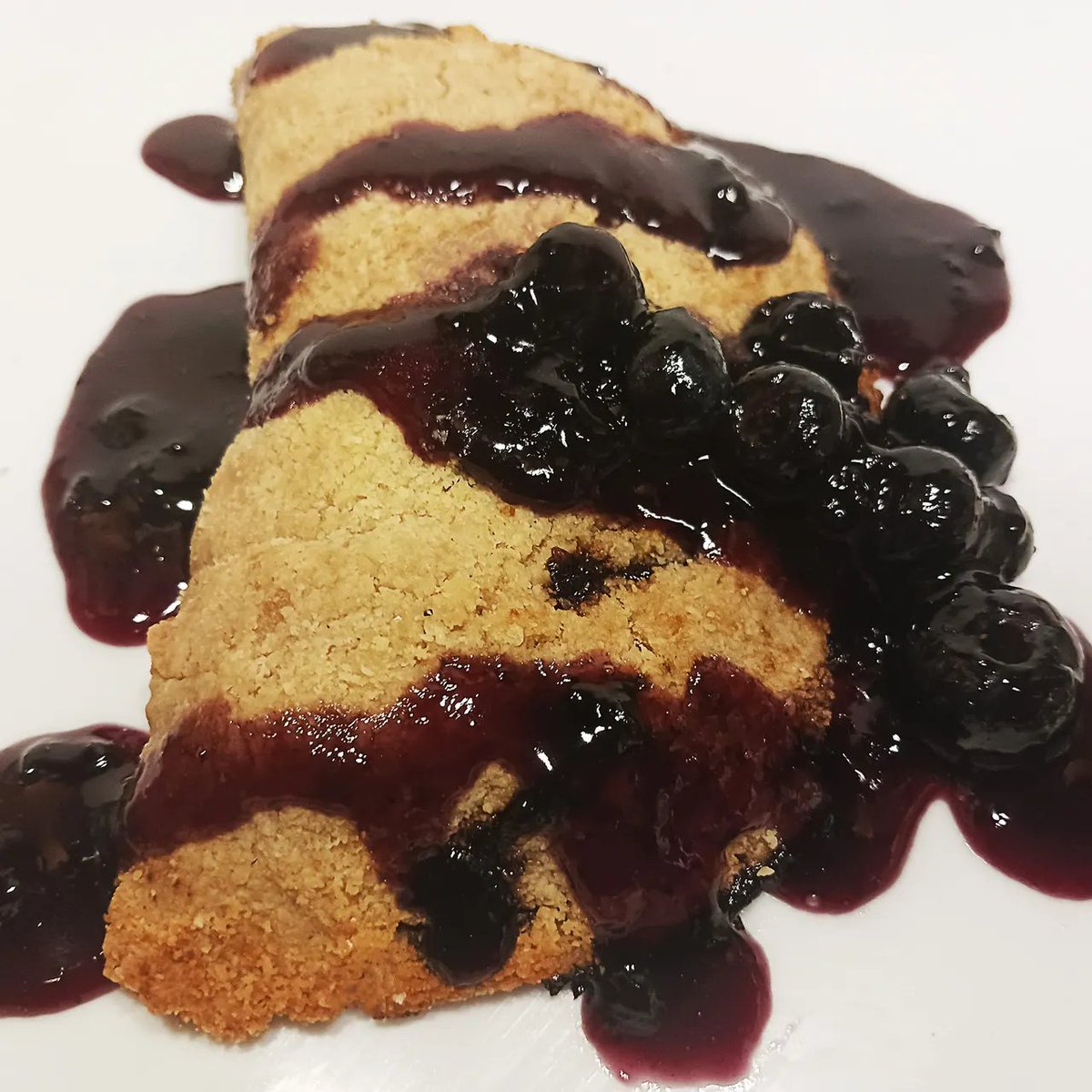 Blueberry turnover 😋 #NationalPastryDay #veganhour #plantbased #VeganMeals101

veganmeals101.com/blog/f/blueber…