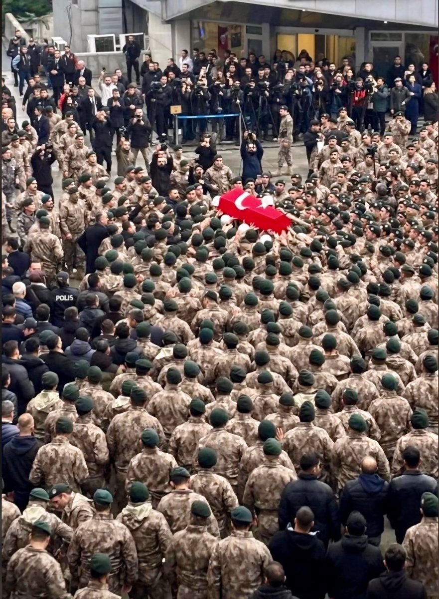 Bir yiğit gitti, bin yiğit uğurladı. 🇹🇷