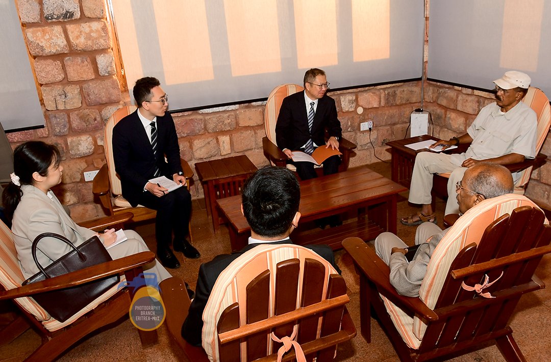 Sanpaulo888's tweet photo. 🇪🇷 🇪🇷 🇪🇷 
🇪🇷 |▪︎#Pre_Isaias met, today at Ad Halo, a delegation led by Mr. Hu Changchun, the Special Envoy of China's Foreign Ministry to the Horn of Africa. 

#President_Isaias underlined the imperative for China to foster ties of constructive engagement with Africa, https://t.co/shvbXEZZUr