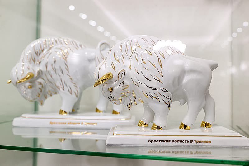 🤳🗺️📲 NATIONAL SYMBOL: Bison Museum opens in Brest

A museum featuring a unique collection of bison figurines has opened in Brest!

The bison figurines are made from a wide variety of materials. The vast majority are crafted from wood - oak, linden, birch, larch, pine, and other