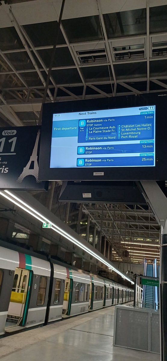 val_1795's tweet photo. Roissy cdg2 le premier depart s’affiche sur l’affichage!!
#RERB
#TEAMTRAIN https://t.co/oJc84JOrMw