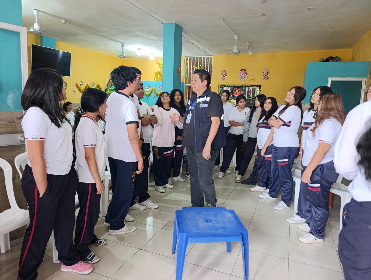 Los alumnos de la UE. José Gregorio Hernández participaron de taller comunicacional Metamorfosis Comunal.
La Alcaldía, a través de ZUMAR, crea estos espacios para mejorar la comunicación y brindar un entorno saludable a la comunidad.
#Guayaquil 
#ConstruyendoLaCiudadDeTodos