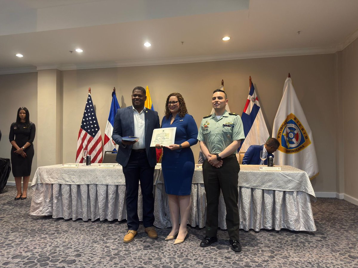 La Sede Multicampus Escuela Antidrogas llevó a cabo la clausura del Diplomado en Análisis Estratégico para el Control del Narcomenudeo y sus Manifestaciones Asociadas, en el cual fueron certificados 23 funcionarios homólogos de la República Dominicana, pertenecientes a