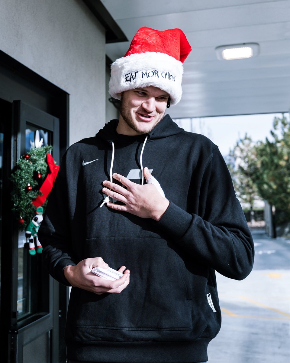 We need your help to make Pay it Forward day even bigger this year!! 

𝗧𝗼𝗺𝗼𝗿𝗿𝗼𝘄 use the hashtag #PayItForwardUtah when you post on social to show us how you’re paying it forward in your community for your chance to be entered to win tickets, merch, and more 🤳💜

 See you tomorrow, Utah 🏔️

#TakeNote | #PayItForwardUtah