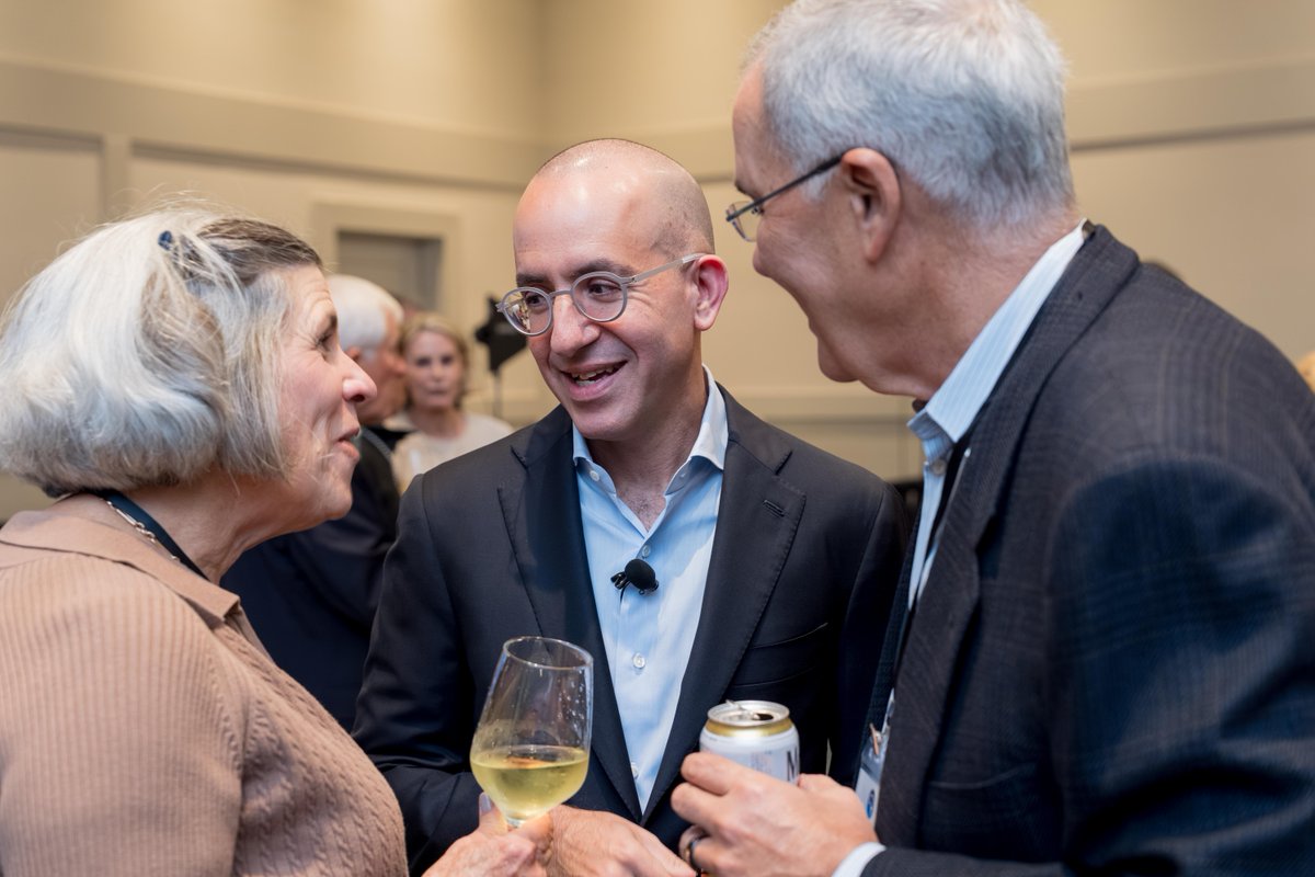 SupportBarrow's tweet image. On November 19, the Women's Board of Barrow Neurological Foundation hosted their annual Education Enrichment Evening, and it was a huge success! The event brought together our community to explore the groundbreaking #research, education, and patient care at Barrow, with a special…