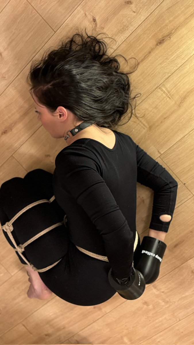With just a few moves, it became really restrictive and quite uncomfortable for her.
#sftldn #kinky #bondage