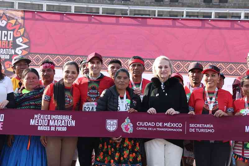 Carrera México Imparable en el Centro Histórico <a href="/GobCDMX/">Gobierno de la Ciudad de México</a> <a href="/DeporteCDMX/">Instituto del Deporte de la Ciudad de México</a> hojaderutadigital.mx/carrera-mexico…