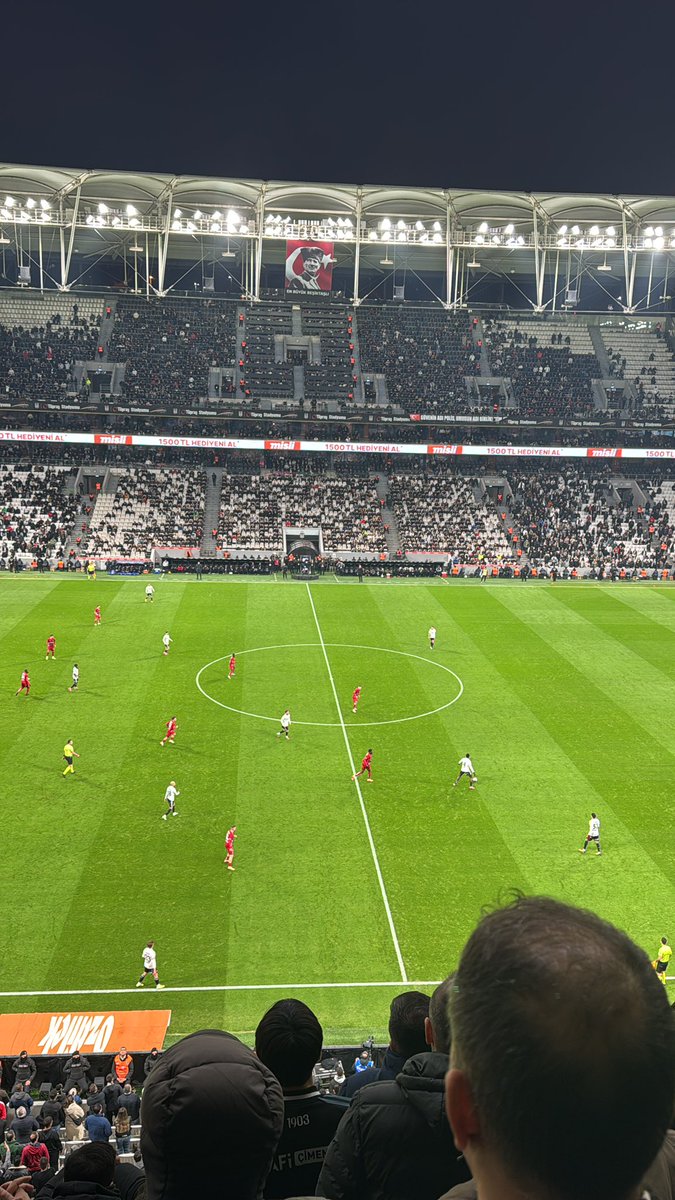 Beşiktaşım biz görev yerimizdeyiz. Sen de biraz oynamaya ne dersin kurban olduğum!  #BJKvGFK <a href="/Besiktas/">Beşiktaş JK</a>
