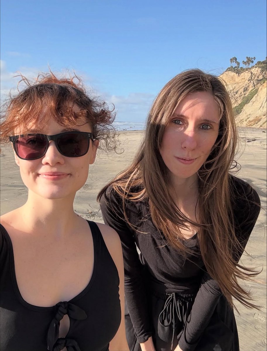 JunoTheRoyal's tweet image. I think we should all be reminded that these images exist lmao