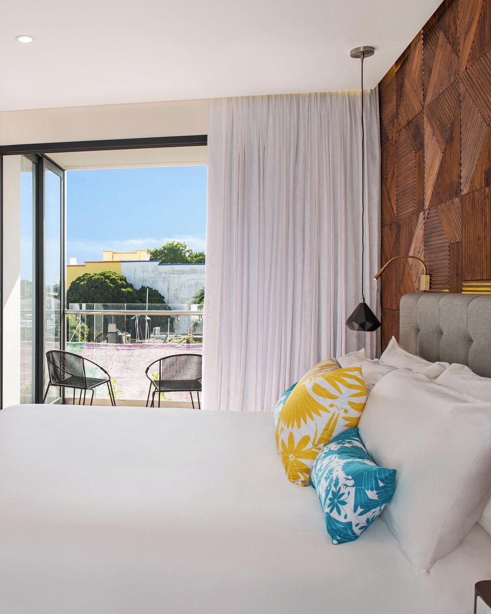 Discover the rooms at #TheFivesDowntown style, comfort, and the heart of Playa, just steps away. 🖤✨⁣
Your next stay starts here.⁣  Book now bit.ly/TheFivesHotels
#Feelthefives #rivieramaya #playadelcarmen
