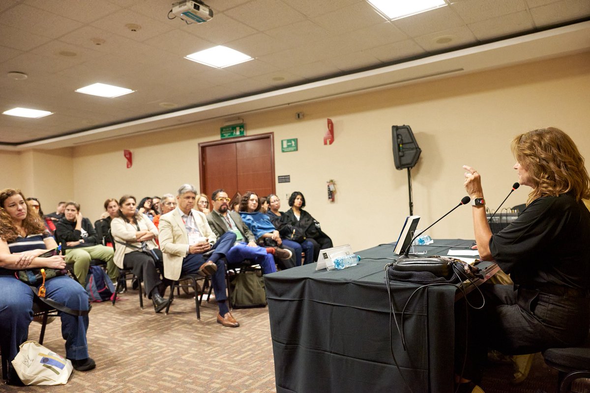 Planeta de Libros México tweet media