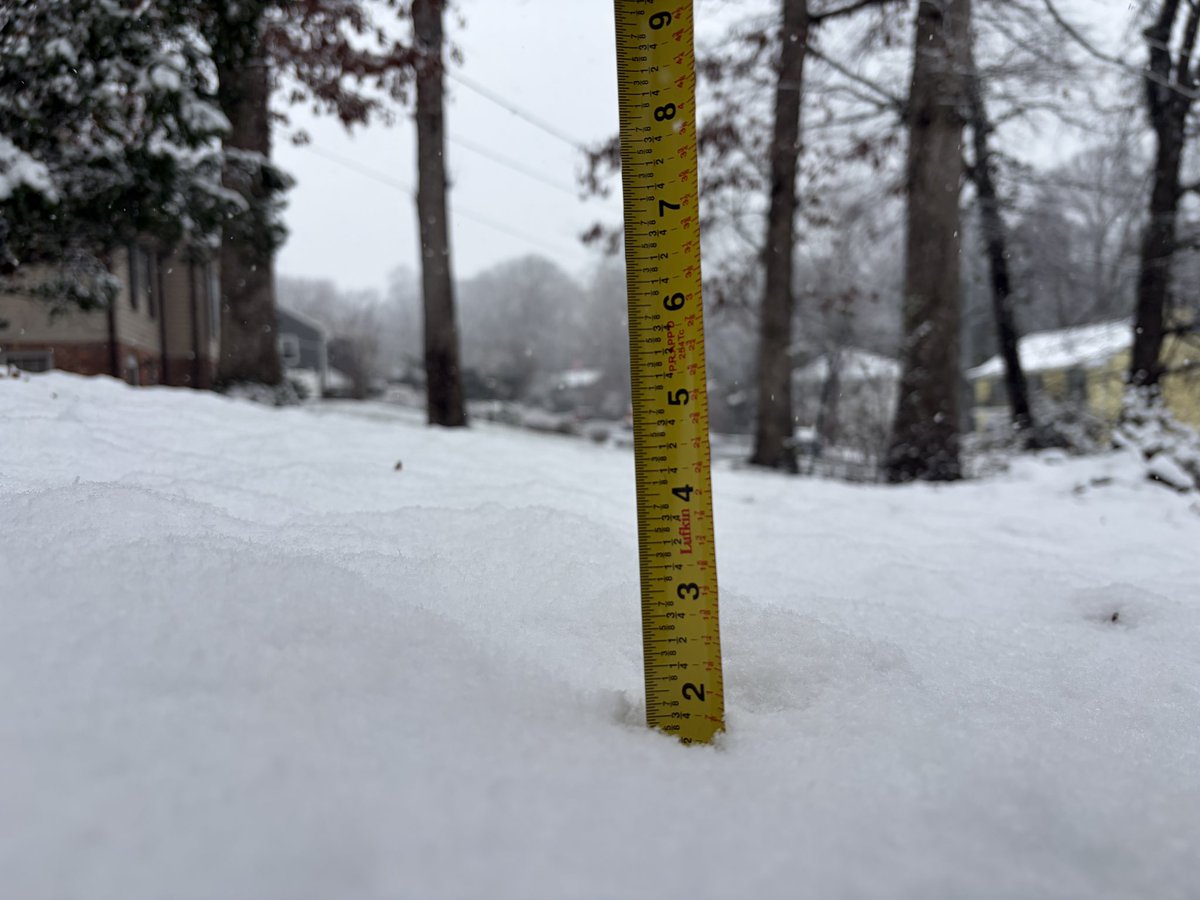 mbell390's tweet image. .@NWSBlacksburg got about 1-5/8” of snow in Danville!