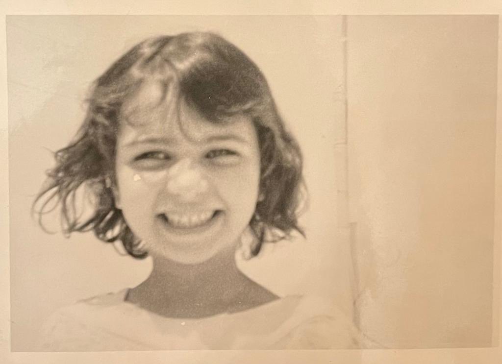 اليوم يصادف مرور ١٤ سنة من وفاة اغلى شخص عندي بالدنيا .. أمي

كان عمري وقتها ١٣ سنة.. تخرجت وانجزت واشتغلت

وكنت اتمنى تكون معاي وانا احقق احلامي.. بس دايماً اشوفها فيني وبكل تفاصيلي 

الله يرحمها يارب ويغفر لها ويرحم كل أمهات المسلمين 🙏🏻