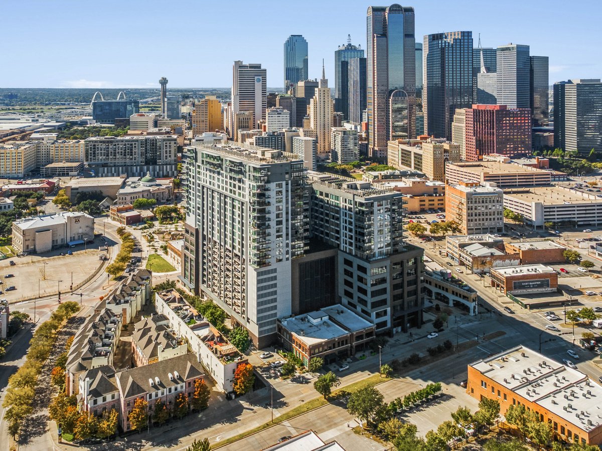 DroneVideos_com's tweet photo. Prime locations deserve premium visuals. This downtown Dallas multifamily property is captured from every angle to highlight its setting, scale, and rooftop amenities. Order fast-turn CRE photo + video nationwide at https://t.co/ml2KR40gbw
#CRE #RealEstatePhotography https://t.co/PNCg3DwEhD