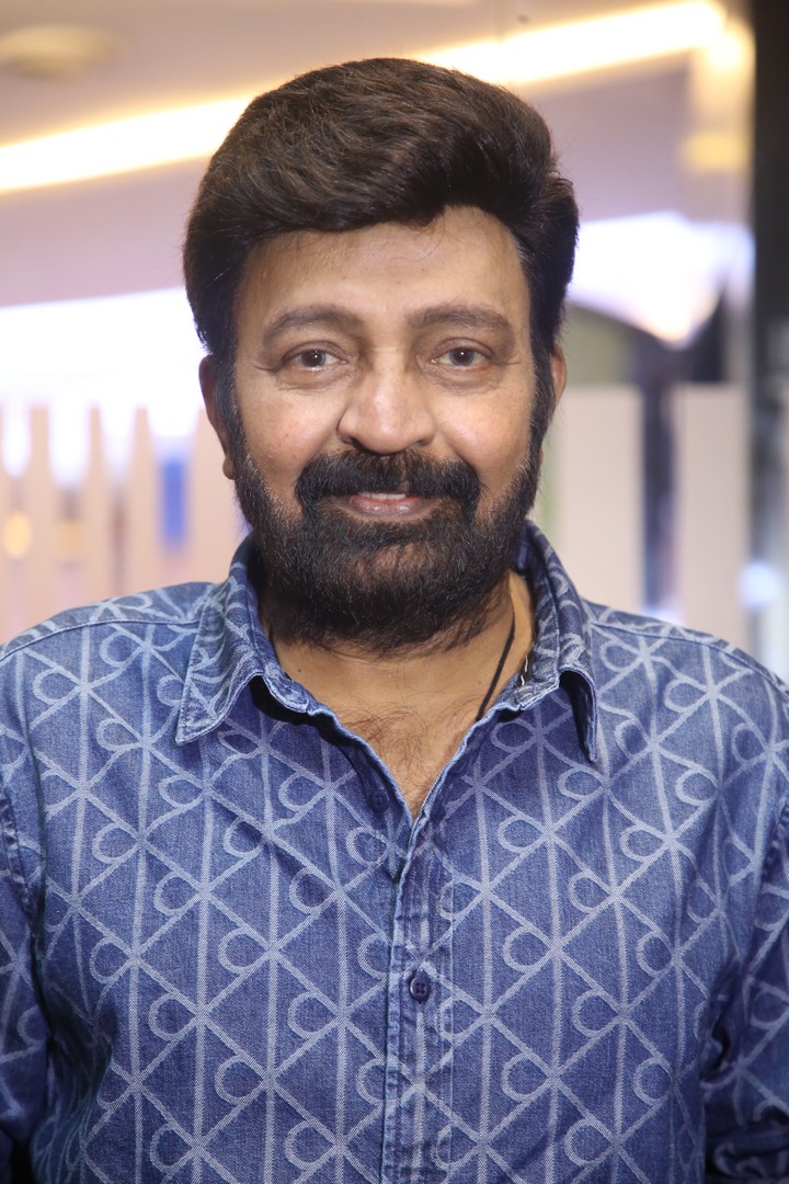 Actor #Rajasekhar suffered injuries during a shoot and underwent surgery.

Doctors advised 4 weeks rest - family confirms. Wishing him a speedy recovery. 🙏