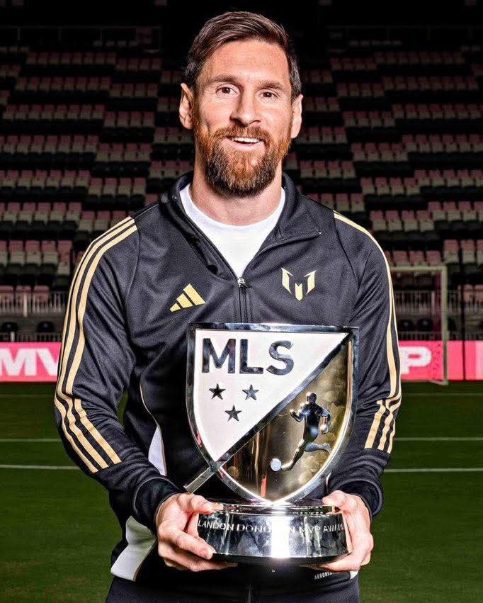 🚨 𝗝𝗨𝗦𝗧 𝗜𝗡: Lionel Messi will receive the MLS MVP award tomorrow!

He has won it for the second consecutive season! 🇦🇷🌟