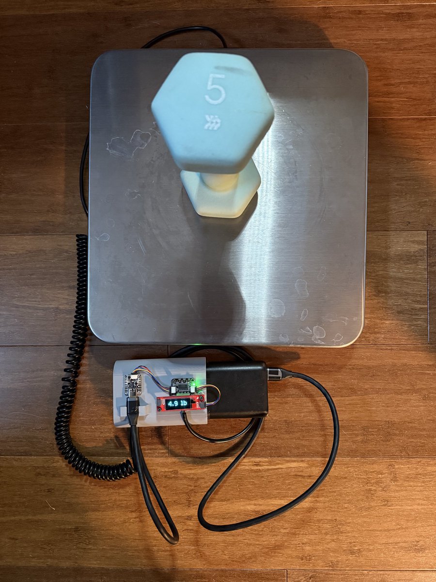 PatrickETash's tweet image. Plug and play I2C connectors like Adafruit’s STEMMA or Sparkfun’s Qwiic are such an easy way to create modular microcontroller projects.