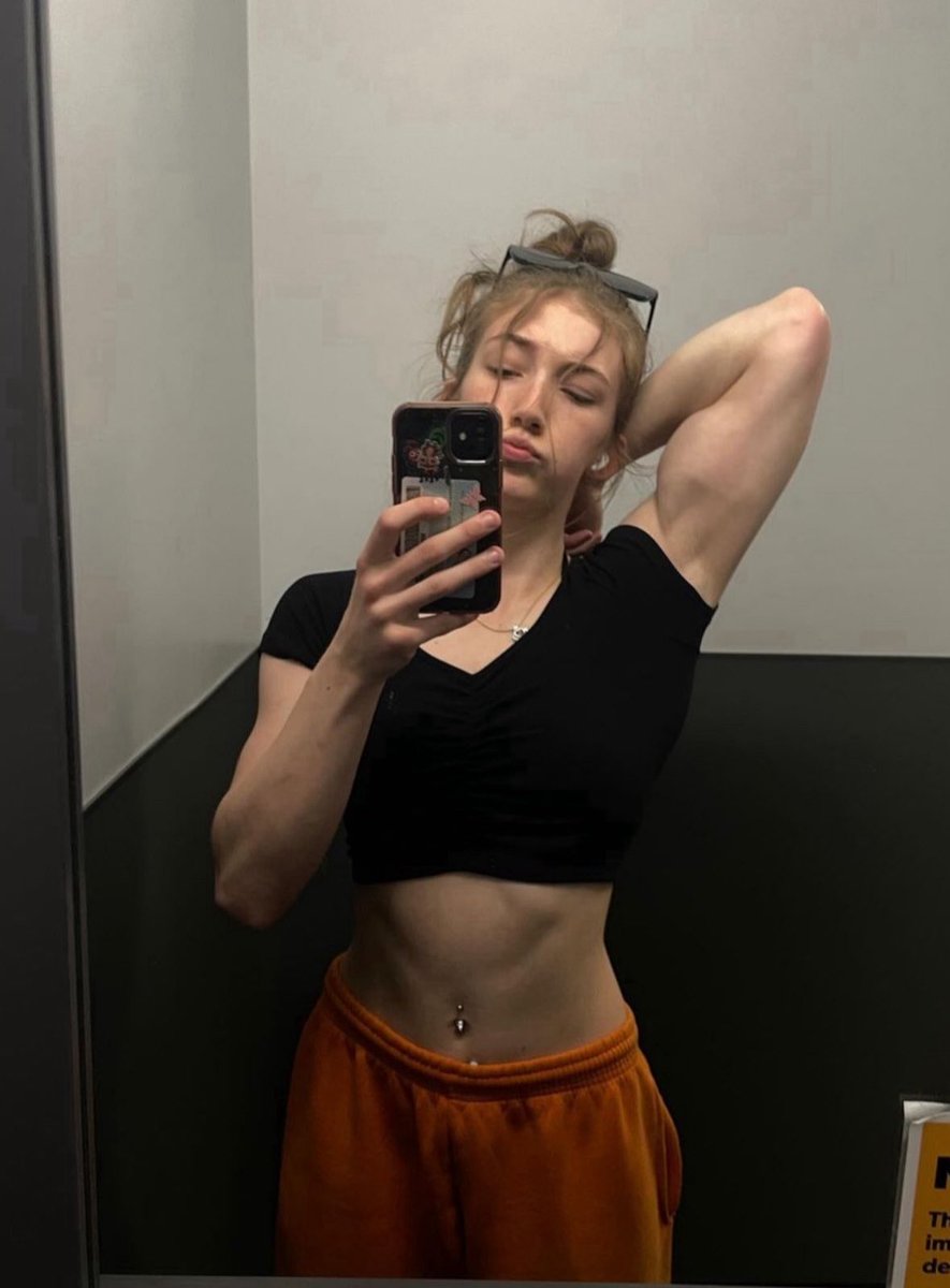 WorshipEm's tweet image. Bark for my bicep in the comments