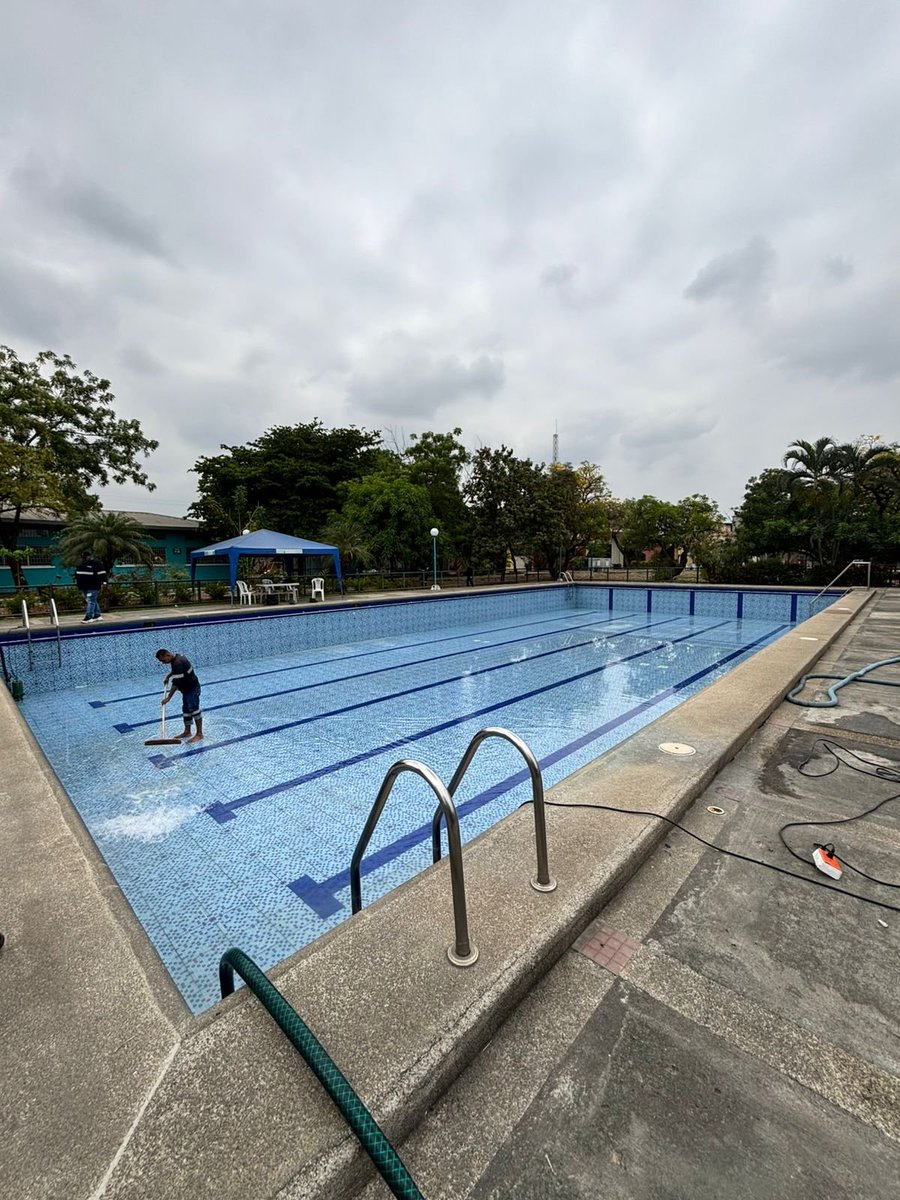 🏊‍♂️Acudimos al llamado de <a href="/ZumarGye/">ZUMAR Gye</a> realizando el vaciado de su piscina para que el personal competente pueda efectuar su mantenimiento.

#ConstruyendoLaCiudadDeTodos con trabajo enfocado en mantener instalaciones en óptimas condiciones al servicio de la comunidad.
<a href="/aquilesalvarez/">Aquiles Alvarez Henriques</a>