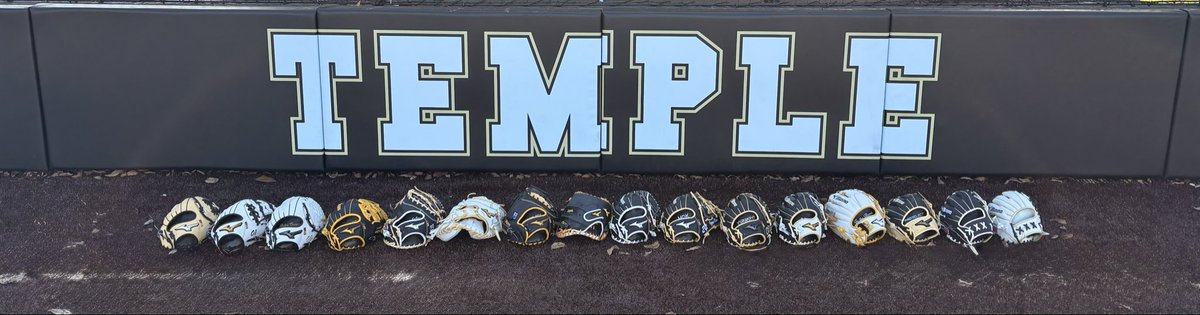 SoftballTemple's tweet image. Glove Day 😍🤩#YahLeps
